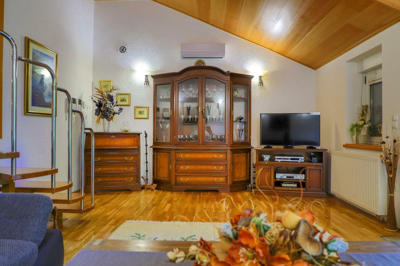 Holiday Home Villa Sara Bihać エクステリア 写真