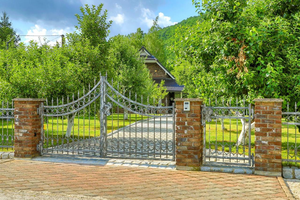 Holiday Home Villa Sara Bihać エクステリア 写真